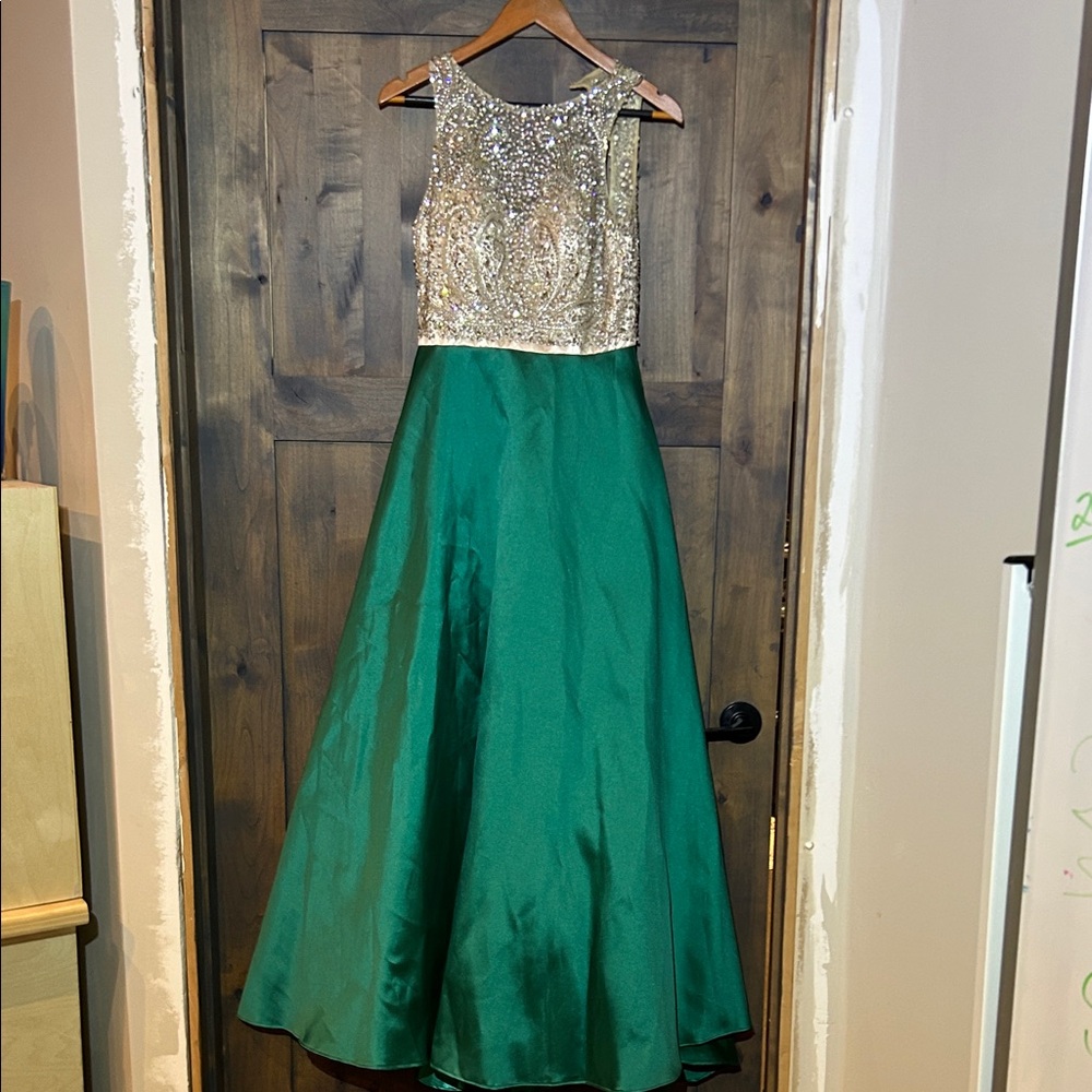 Elegant formal/ball teal gown with crystals/sequins size 10